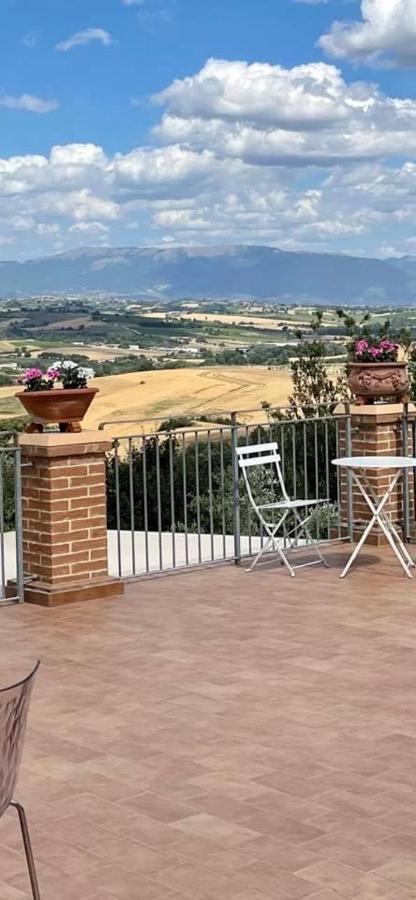 La Posta Di Bacco Bed & Breakfast Gualdo Cattaneo Luaran gambar